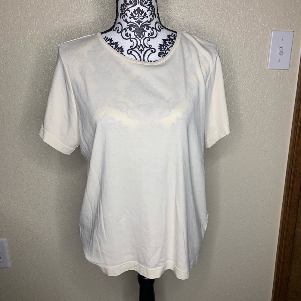 🌾 3/$10 Orvis Off-White Basic T-Shirt